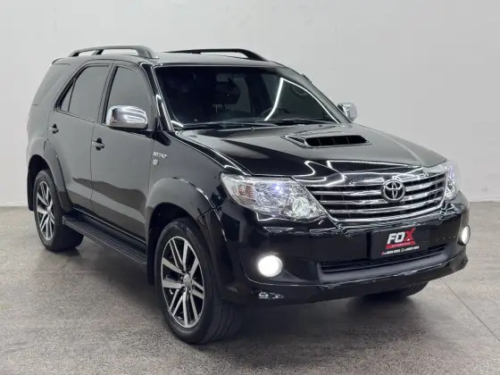 TOYOTA HILUX SW4 3.0 SRV 4X4 7 LUGARES 16V TURBO INTERCOOLER DIESEL 4P AUTOMÁTICO TOYOTA HILUX SW4 3.0 SRV 4X4 7 LUGARES 16V TURBO INTERCOOLER DIESEL 4P AUTOMÁTICO