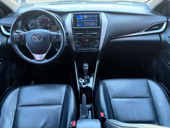 TOYOTA-YARIS-2021