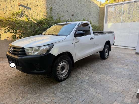 TOYOTA-HILUX-2018