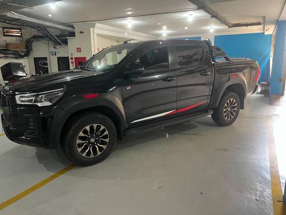 TOYOTA HILUX 2.8 D-4D TURBO DIESEL CD GR-S 4X4 AUTOMÁTICO