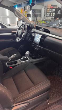 TOYOTA HILUX 2.8 D-4D TURBO DIESEL CD SR 4X4 AUTOMÁTICO