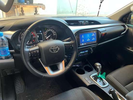 TOYOTA-HILUX-2.8 D-4D TURBO DIESEL CD SR 4X4 AUTOMÁTICO TOYOTA-HILUX-2025