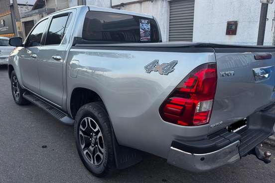 TOYOTA-HILUX-2023