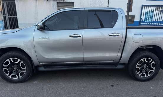 TOYOTA-HILUX-2023