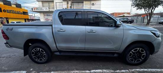 TOYOTA-HILUX-2023