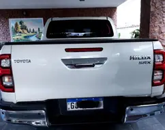 TOYOTA HILUX 2.8 D-4D TURBO DIESEL CD SRX 4X4 AUTOMÁTICO TOYOTA HILUX 2.8 D-4D TURBO DIESEL CD SRX 4X4 AUTOMÁTICO