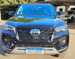 TOYOTA HILUX SW4 2.8 D-4D TURBO DIESEL SRX 7L 4X4 AUTOMÁTICO TOYOTA HILUX SW4 2.8 D-4D TURBO DIESEL SRX 7L 4X4 AUTOMÁTICO