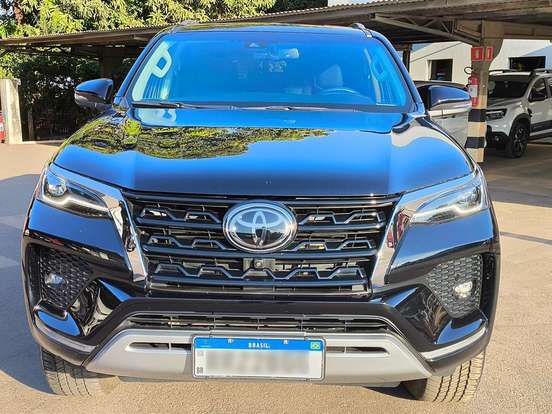 TOYOTA-HILUX SW4-2.8 D-4D TURBO DIESEL SRX 7L 4X4 AUTOMÁTICO TOYOTA-HILUX SW4-2023