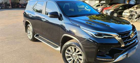 TOYOTA-HILUX SW4-2023