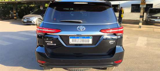 TOYOTA-HILUX SW4-2023