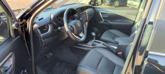 TOYOTA-HILUX SW4-2023