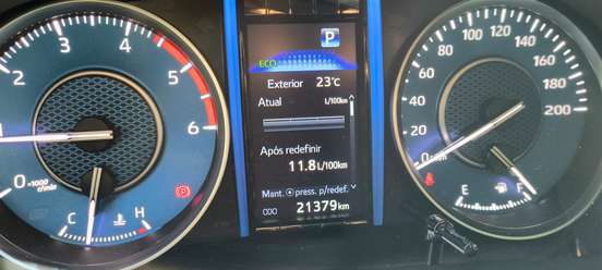 TOYOTA-HILUX SW4-2023