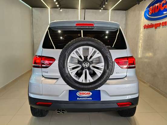VOLKSWAGEN-CROSSFOX-2016