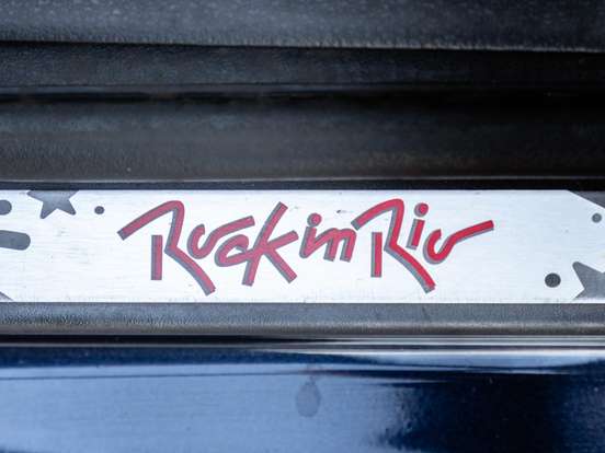 VOLKSWAGEN-FOX-1.6 MI ROCK IN RIO 8V FLEX 4P MANUAL VOLKSWAGEN-FOX-2015