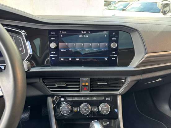 VOLKSWAGEN-JETTA-2019