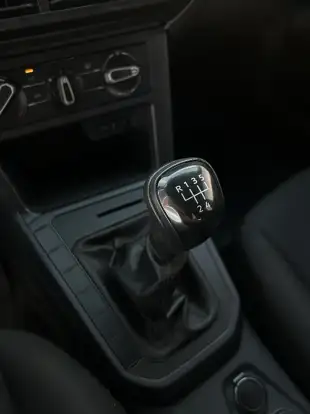 VOLKSWAGEN-POLO-2024
