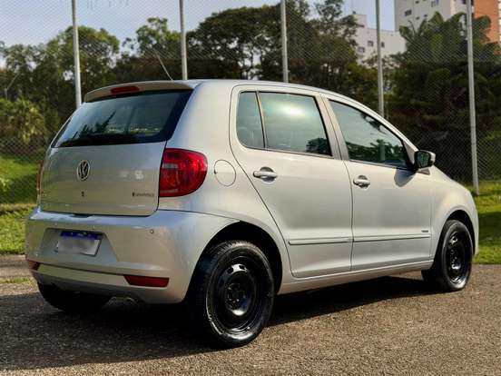 VOLKSWAGEN-FOX-1.6 MI 8V FLEX 4P AUTOMATIZADO VOLKSWAGEN-FOX-2013