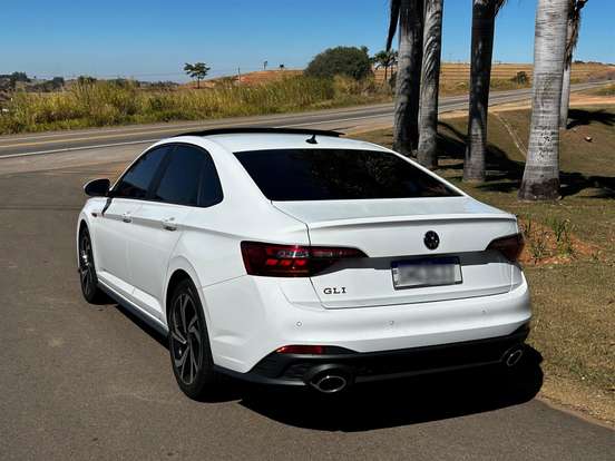 VOLKSWAGEN-JETTA-2024