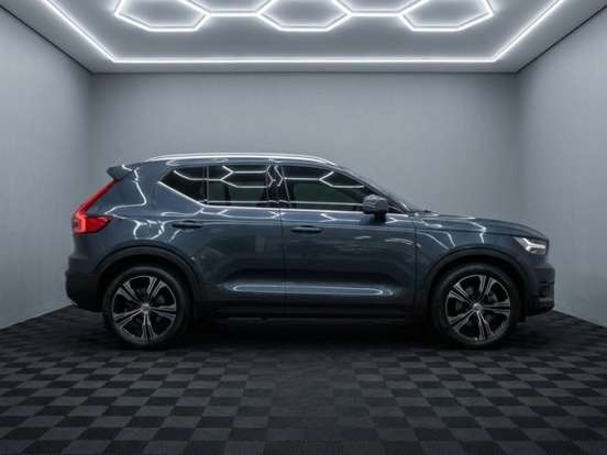 VOLVO-XC40-2021
