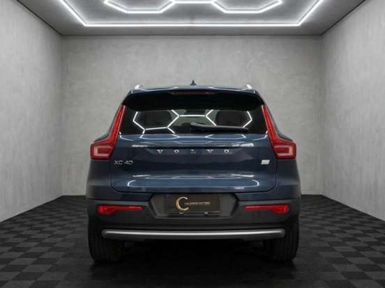 VOLVO-XC40-2021