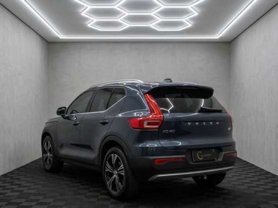 VOLVO-XC40-2021