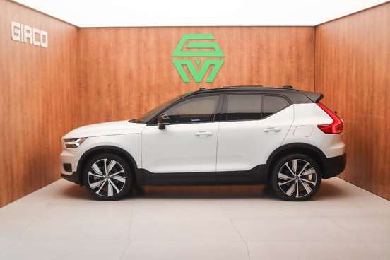 VOLVO-XC40-2021