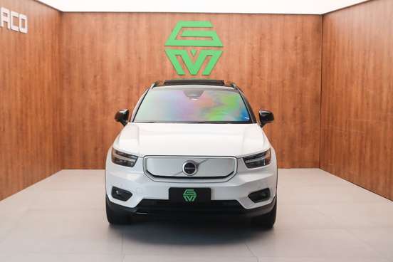 VOLVO-XC40-2021