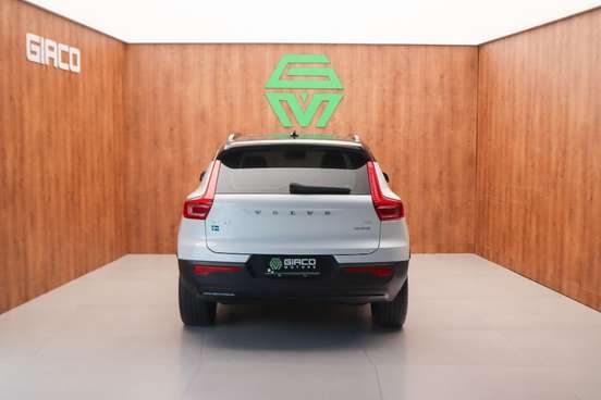 VOLVO-XC40-2021