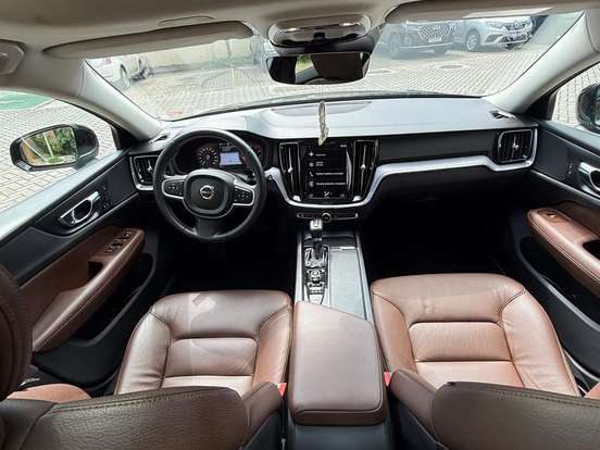 VOLVO-V60-2.0 T5 GASOLINA MOMENTUM GEARTRONIC VOLVO-V60-2019