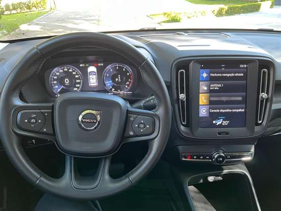 VOLVO-XC40-2.0 T4 GASOLINA GEARTRONIC VOLVO-XC40-2018