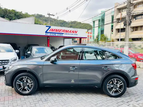 AUDI-Q5-2022