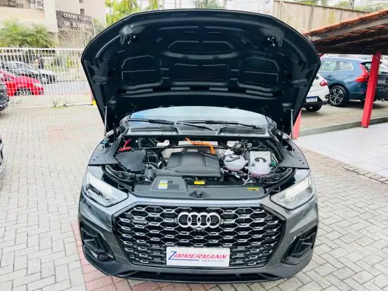 AUDI-Q5-2022