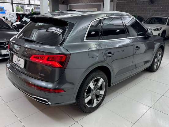 AUDI-Q5-2020