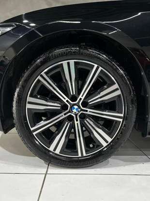 BMW-320i-2023