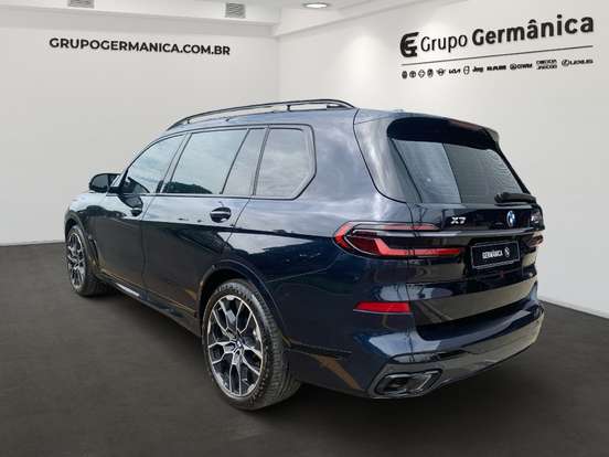BMW-X7-2023