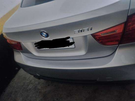 BMW-318i-2012
