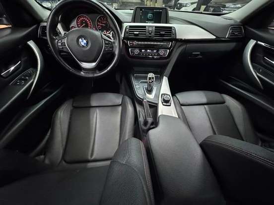 BMW-320i-2018