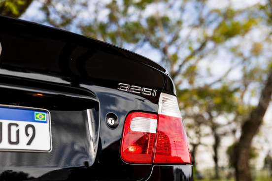 BMW-325i-2.5 SEDAN 24V GASOLINA 4P AUTOMÁTICO BMW-325i-2001