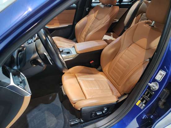 BMW-330e-2021
