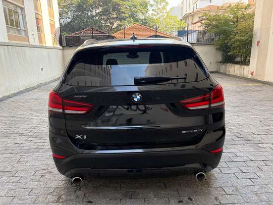 BMW-X1-2021