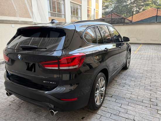 BMW-X1-2021