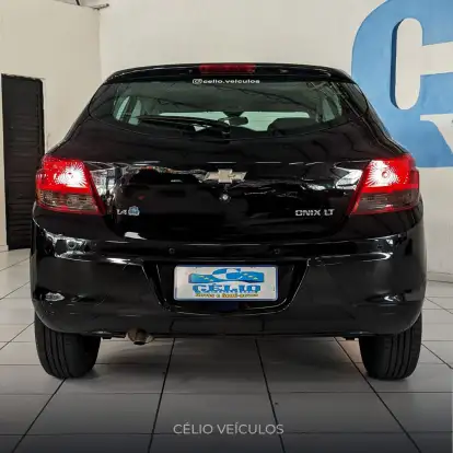 CHEVROLET-ONIX-2015