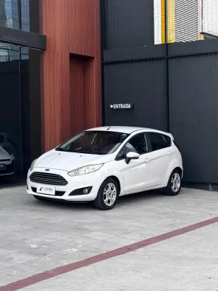 FORD FIESTA 1.6 SE HATCH 16V FLEX 4P POWERSHIFT FORD FIESTA 1.6 SE HATCH 16V FLEX 4P POWERSHIFT