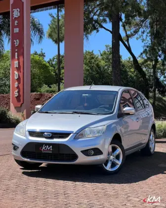 FORD FOCUS 1.6 GLX 8V FLEX 4P MANUAL FORD FOCUS 1.6 GLX 8V FLEX 4P MANUAL