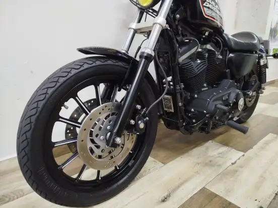 HARLEY-DAVIDSON-SPORTSTER XL 883 R-2010