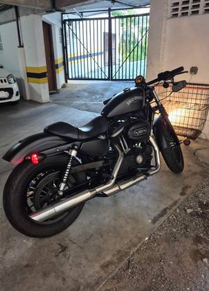HARLEY-DAVIDSON SPORTSTER IRON 883 