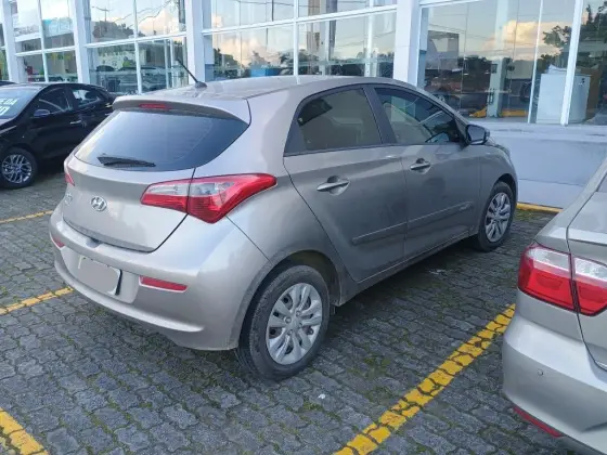 HYUNDAI HB20 1.0 COMFORT PLUS 12V FLEX 4P MANUAL HYUNDAI HB20 1.0 COMFORT PLUS 12V FLEX 4P MANUAL