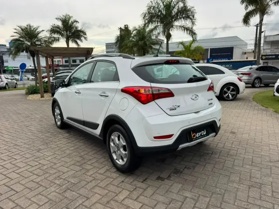 HYUNDAI HB20X 1.6 16V STYLE FLEX 4P AUTOMÁTICO HYUNDAI HB20X 1.6 16V STYLE FLEX 4P AUTOMÁTICO