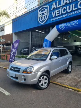 HYUNDAI TUCSON 2.0 MPFI GLS 16V 143CV 2WD FLEX 4P AUTOMÁTICO HYUNDAI TUCSON 2.0 MPFI GLS 16V 143CV 2WD FLEX 4P AUTOMÁTICO