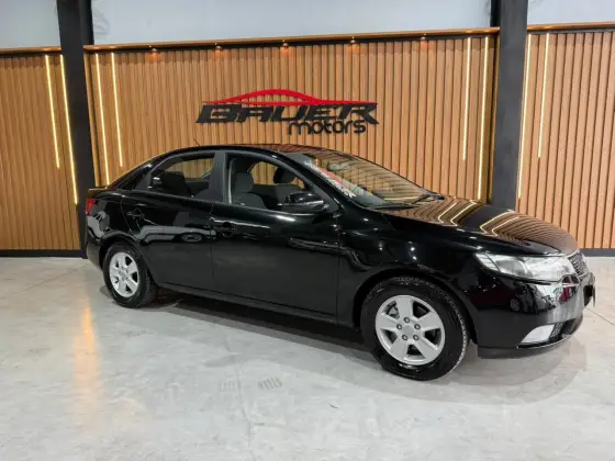 KIA CERATO 1.6 E.221 SEDAN 16V GASOLINA 4P MANUAL